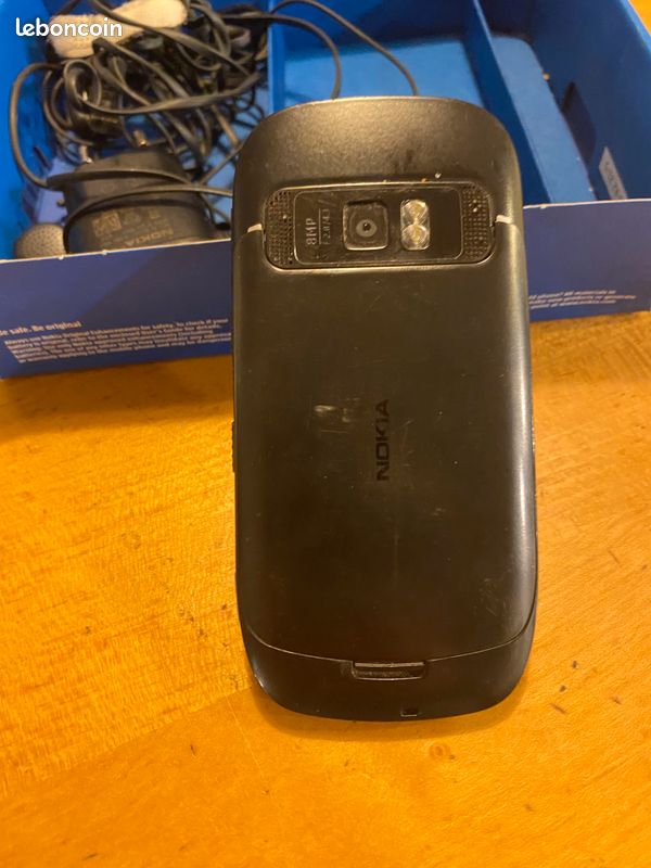 Téléphone portable Nokia C7 (image 3)