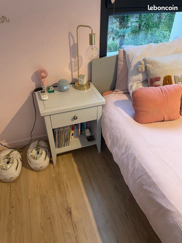 Vend lit enfant Cyrillus et table de nuit Jacadi (image 2)