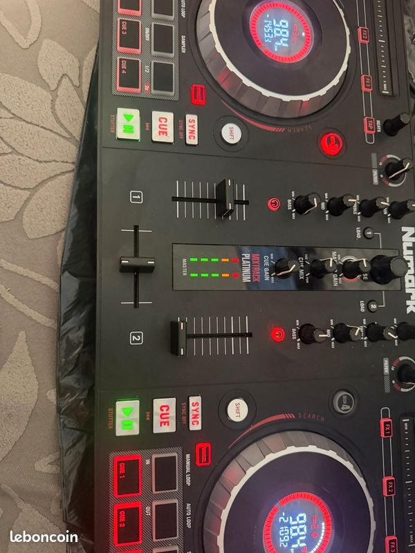 Je vends mon contrôleur Dj NUMARK MIX TRACK PLATINUM (image 2)