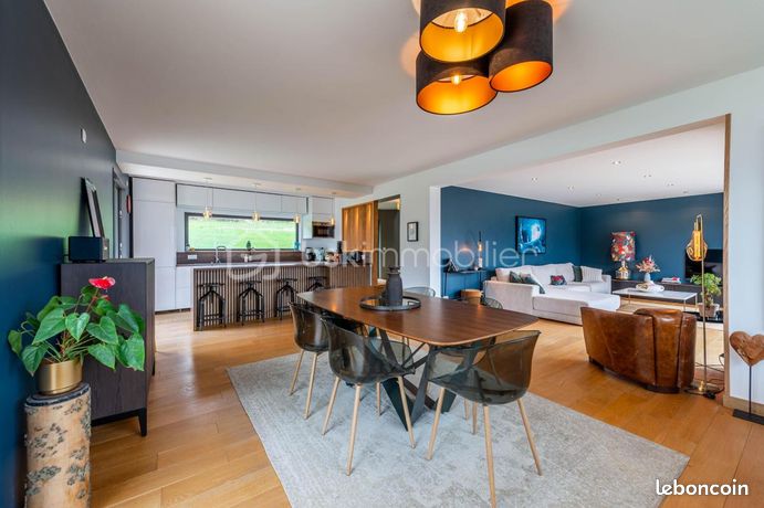 Villa 9 pièces 264 m²