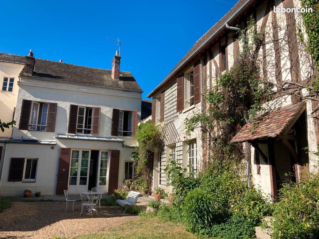 Maison 11 pièces 320 m² · à Nogent-le-Roi · 320 m² · 425 000 €