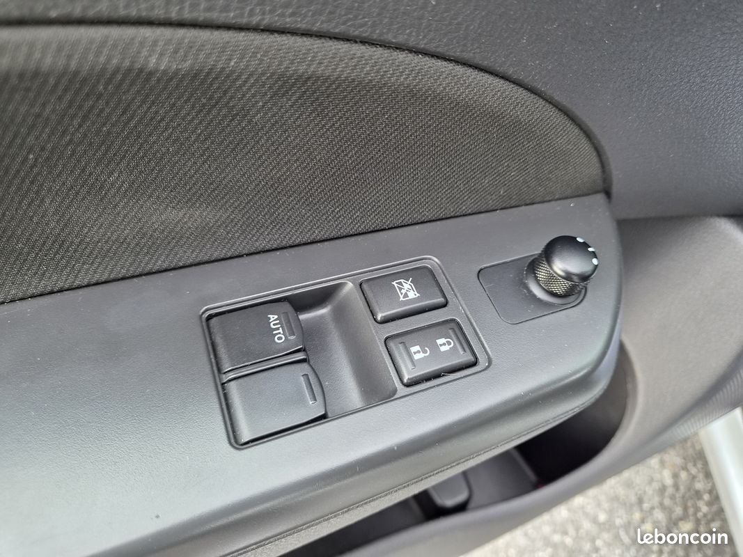 Suzuki SWIFT 1.3 DDIS 75CH GLX 3 PORTES (image 8)