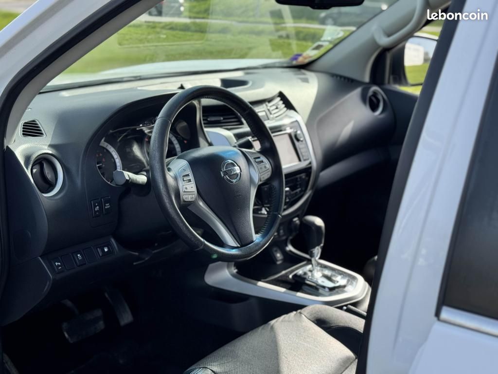 NISSAN NP300 NAVARA 2.3 dCi 190ch BVA DOUBLE CABINE Tekna (image 11)