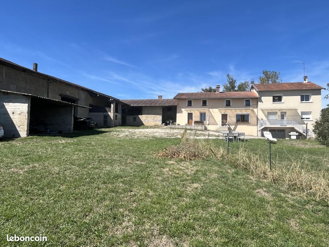 Maison 11 pièces 229 m² · à Villieu-Loyes-Mollon · 229 m² · 625 000 €