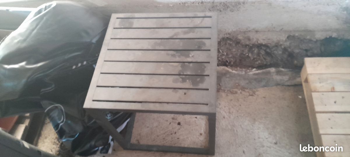Petite table d'extérieur (image 1)