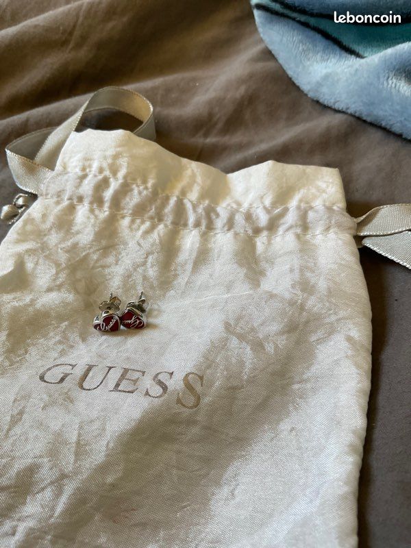 Boucles d’oreille guess coeur (image 1)