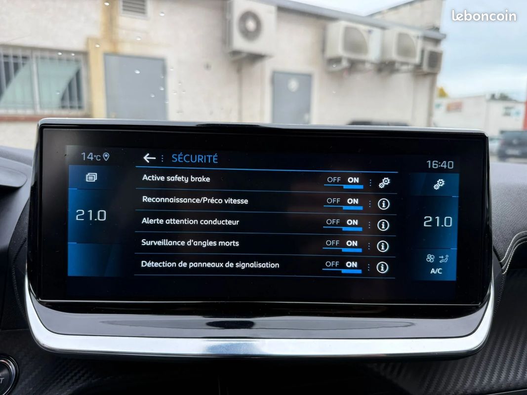 PEUGEOT 208 BlueHDi 100 S&S BVM6 GT (image 21)