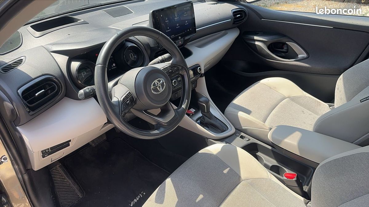 Toyota Yaris IV 1.5 VVTi 116 Hybrid E-CVT Iconic (image 8)