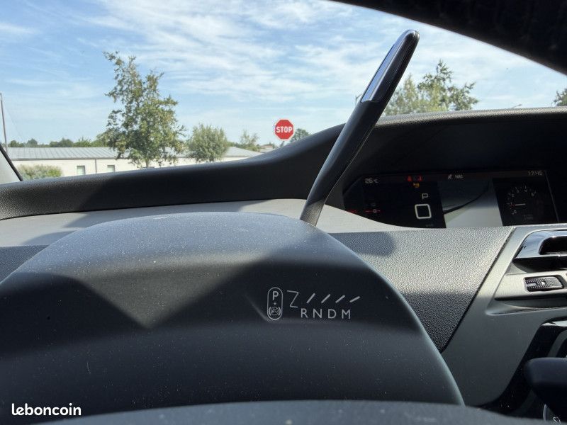 Citroen C4 PICASSO BLUEHDI 120CH FEEL S&S EAT6 (image 16)