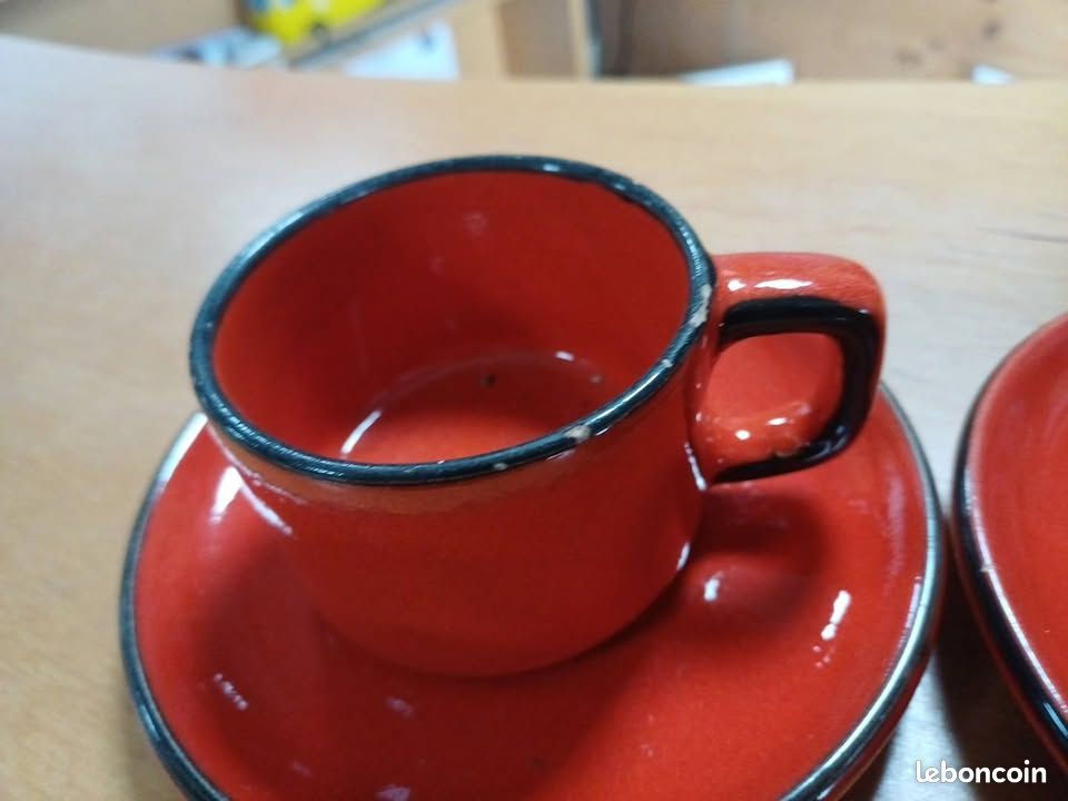 4 tasses plastique et verre - vintage - type Mélita - Arts de la table