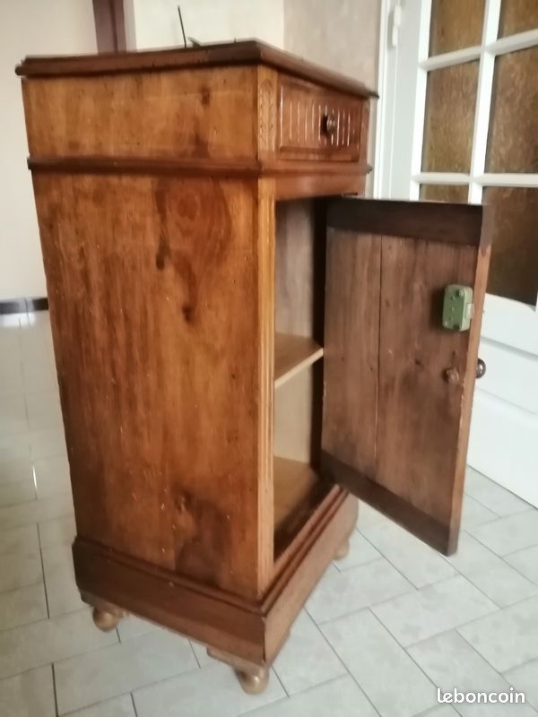 Table de chevet en noyer (image 2)