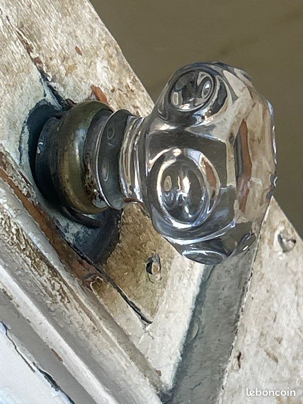 Ensemble ancien poignée de porte + bouton de porte en verre taillé et laiton - Décoration