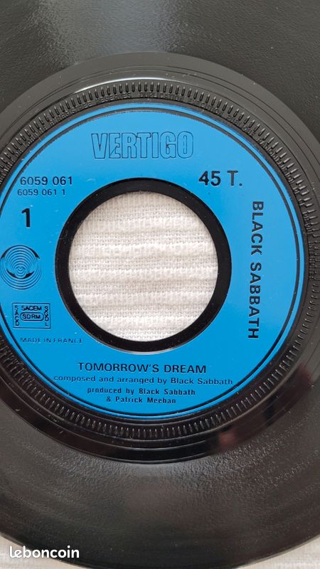 Vinyles 45t- Rose Tattoo + Black sabbath, Nombre : 5 ( 2×45T- Rock'n'roll Outlaw et une version Juke Box année : 1978 + 1×45T- Rock'n'roll is King ( 1981) + 2×45T Black Sabbath : Paranoid ) (image 7)