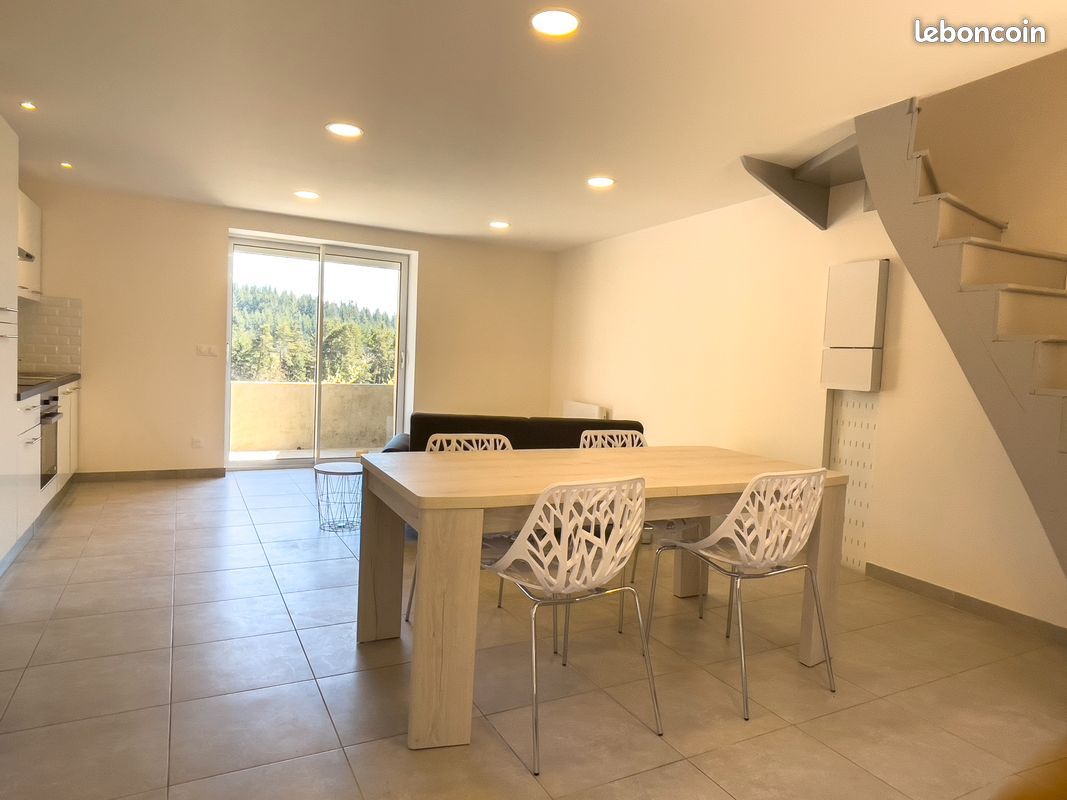 Maison rénovée au coeur de la campagne (image 2)