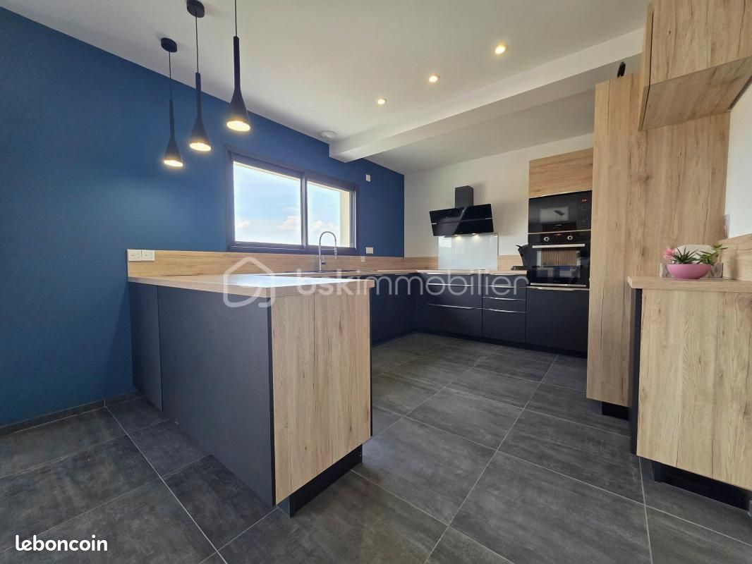 Maison 6 pièces 148 m² · à Saint-Martin-d'Abbat · 148 m² · 333 000 €