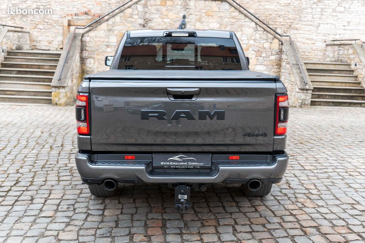 Dodge RAM 1500 Laramie 5.7 V8 HEMI eTorque 401 ch 4x4 – Toit pano – 360° – GPL (image 4)