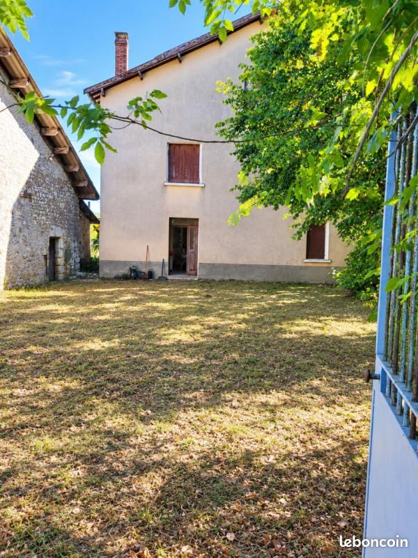 Maison 6 pièces 110 m² · à Eyzerac · 110 m² · 129 000 €