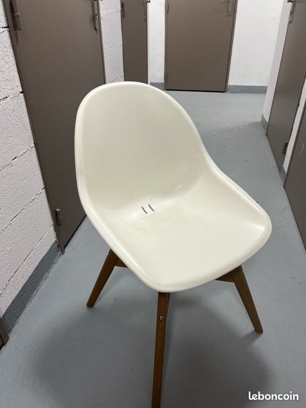 Lot de chaises (image 1)