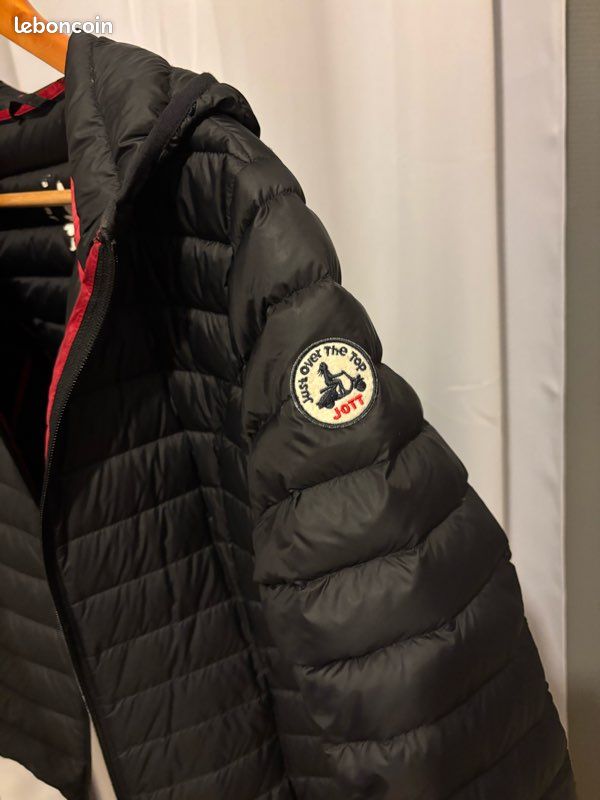 Jott avec capuche Vêtements