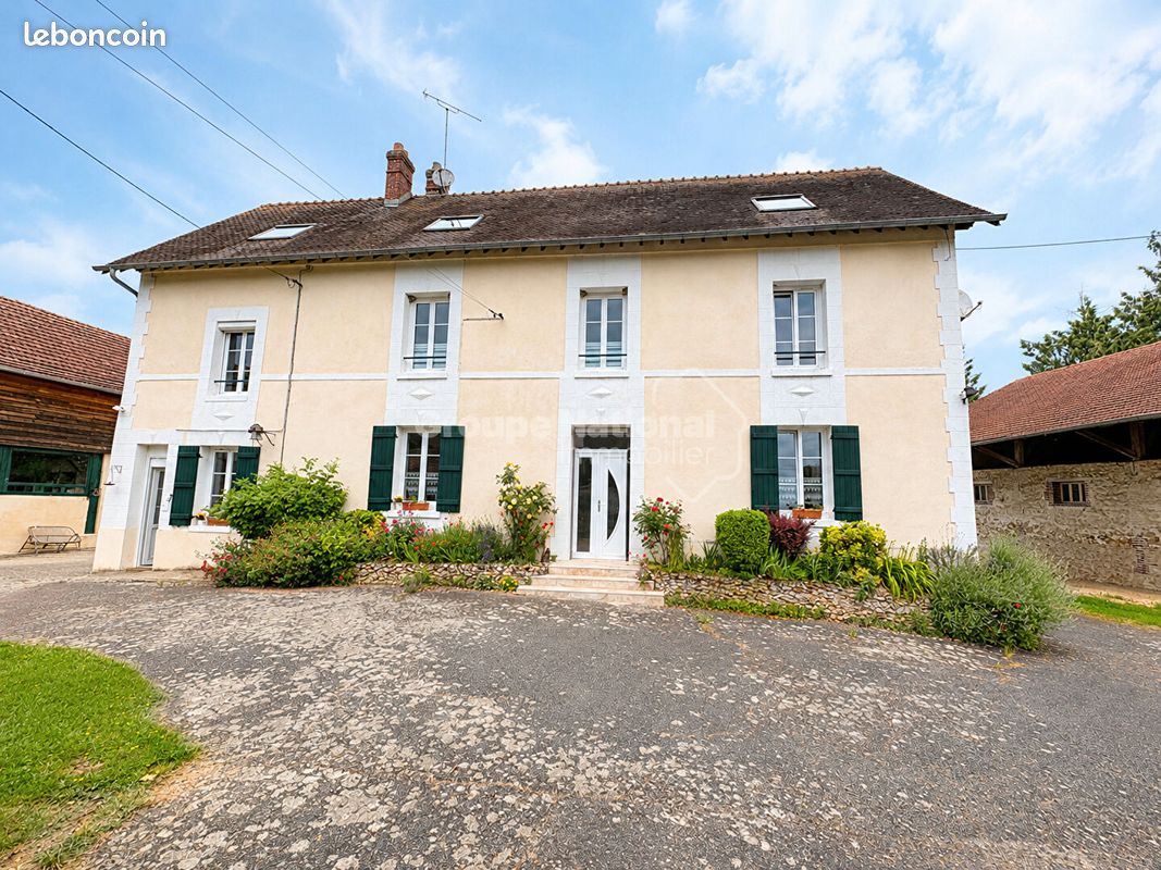 Maison 9 pièces 245 m² · à Hénonville · 245 m² · 555 000 €