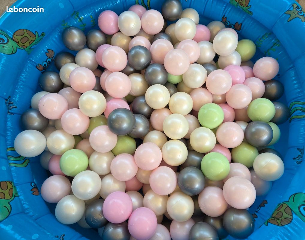 Lot de 217 boules plastique (image 1)