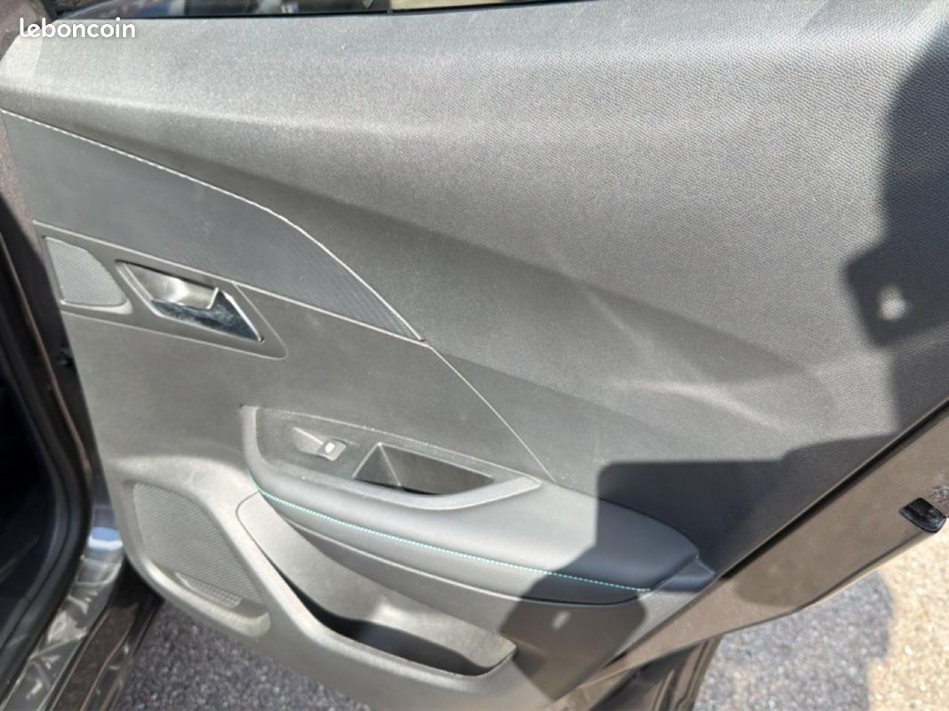 PEUGEOT 2008 1.5 bluehdi 110 s&s allure pack (image 29)