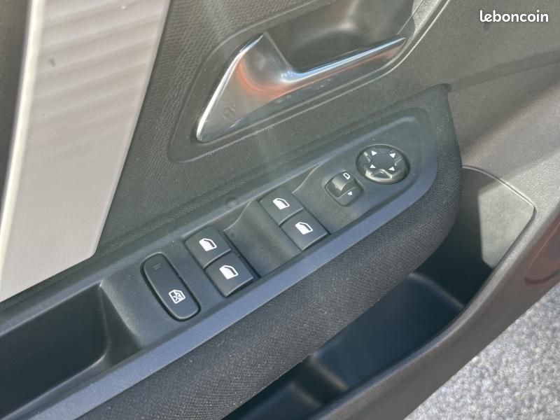 Citroen C4 PureTech 100 Live (image 8)