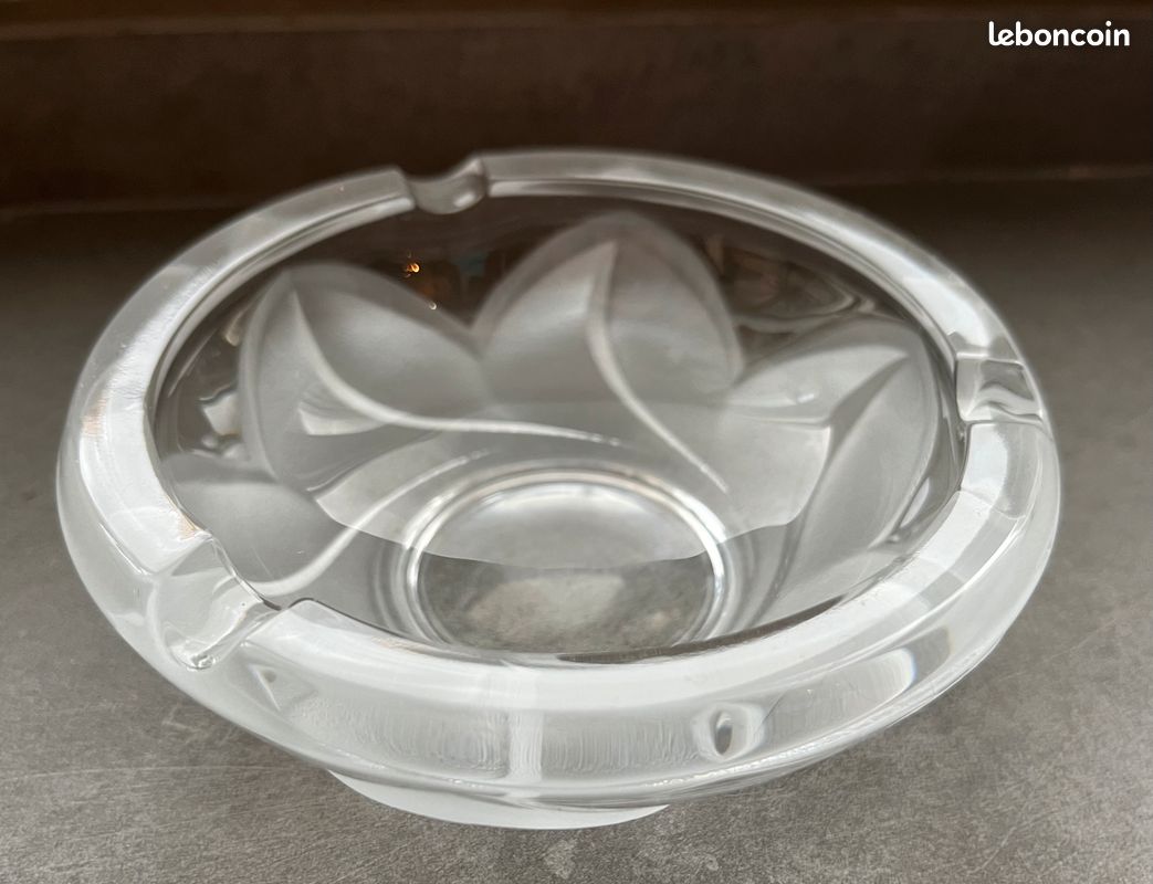 Cendrier/vide poche/coupelle en cristal transparent forme fleur (image 1)