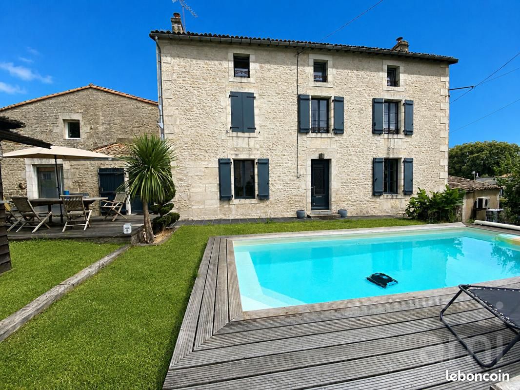 Maison 7 pièces 225 m² · à Échiré · 225 m² · 399 000 €