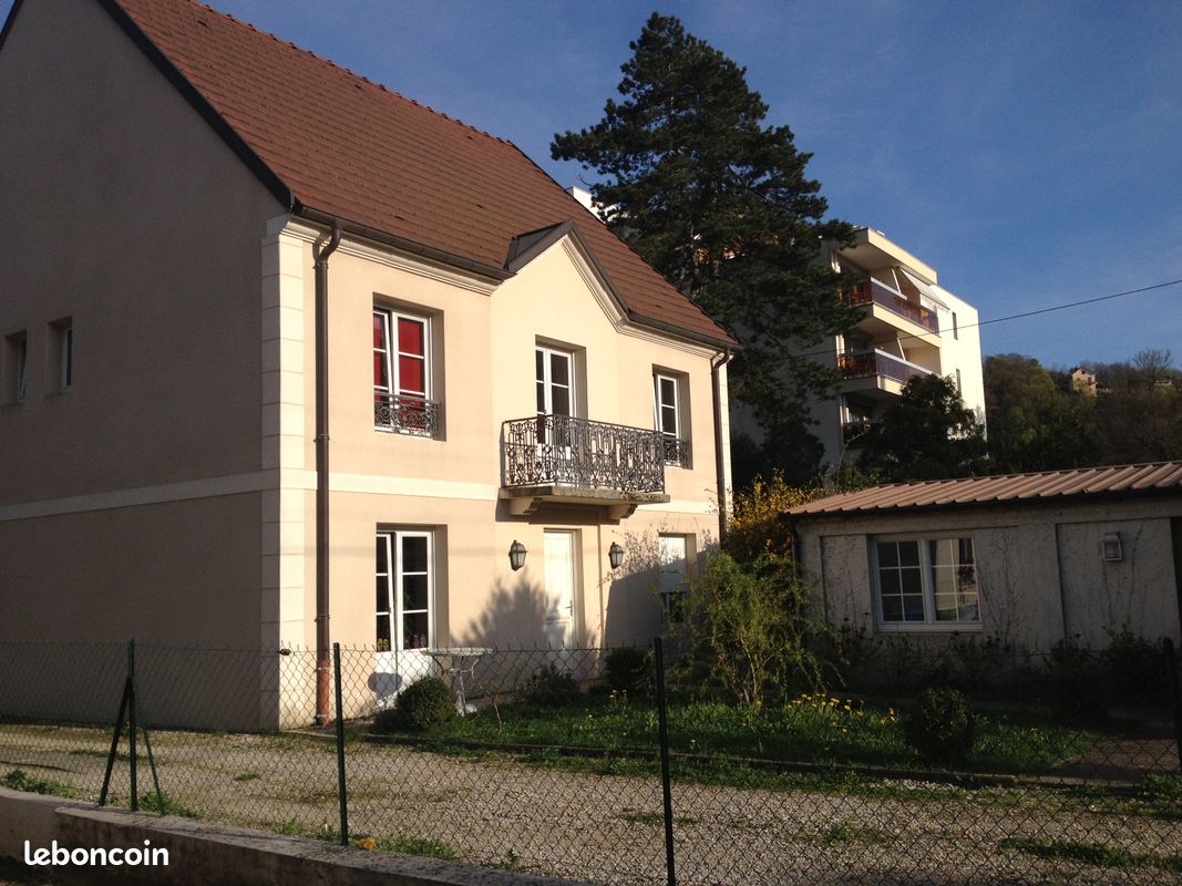 Maison 8 pièces 200 m² · à Besançon · 200 m² · 1 950 €/mois