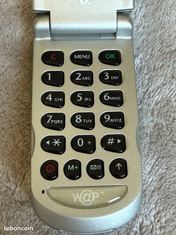 Vieux Motorola V50 Débloqué Avec Chargeur - Téléphone Rétro Vintage Noir