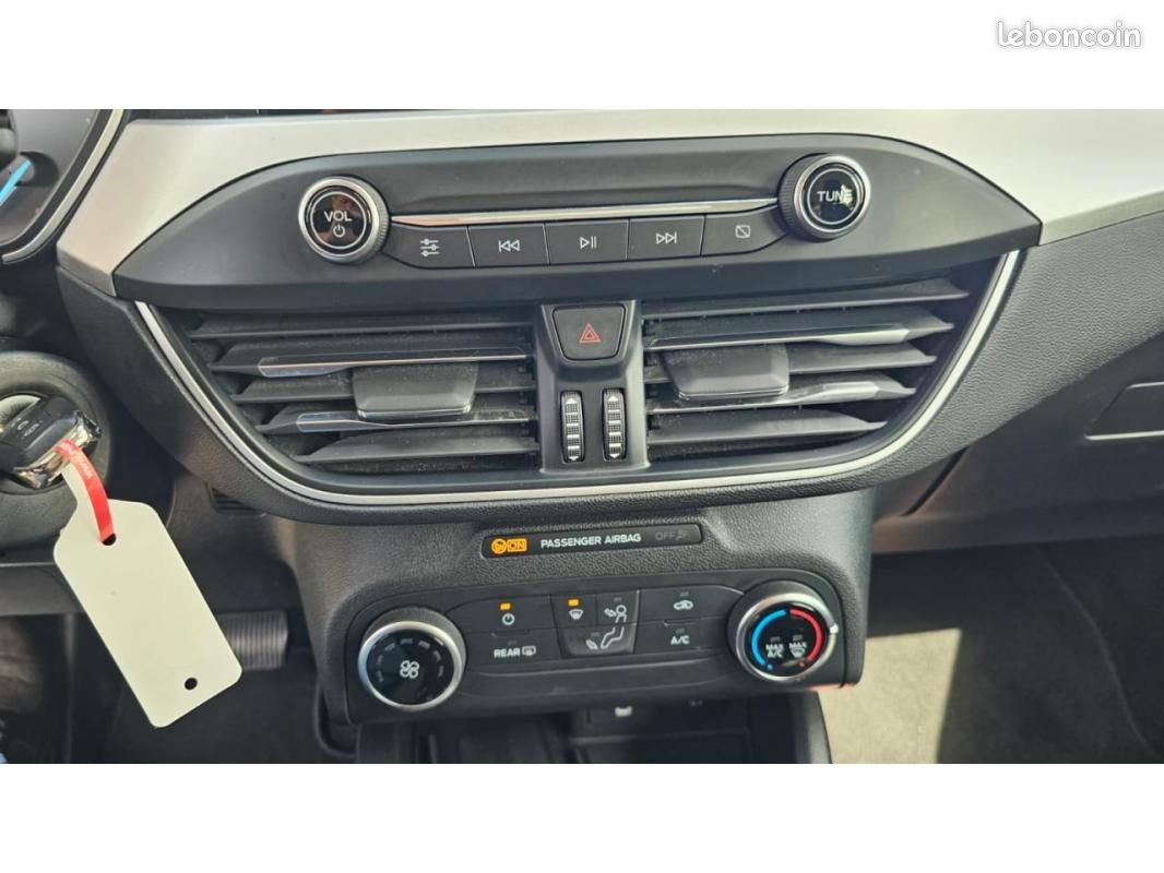 Ford Focus SW Connected 1.5 EcoBlue 120cv BVA inclus Camera de Recul + Attelage + Avertisseur ang... (image 10)