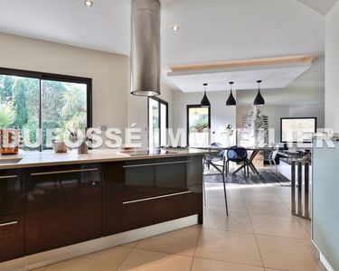 Maison 1 090 000 € - 230 m²