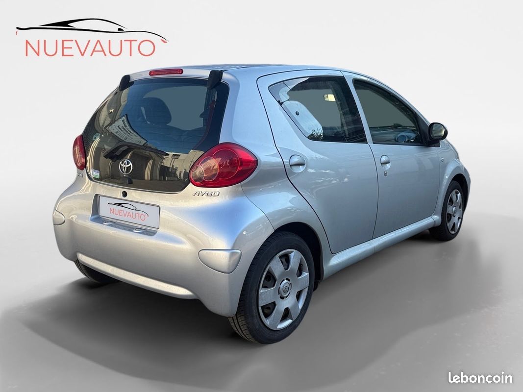 TOYOTA AYGO 1.0i (image 10)