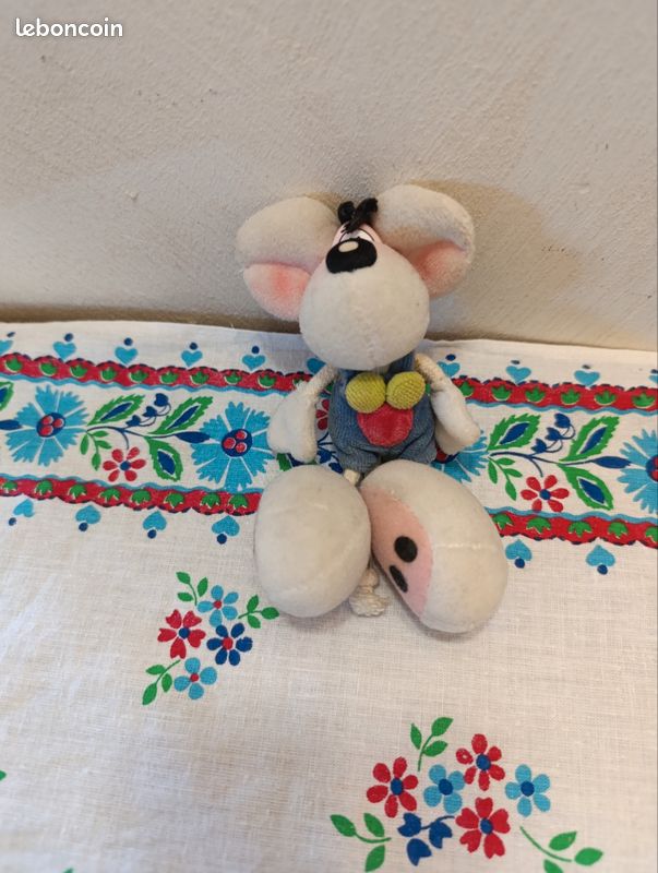 Peluche diddle a accrocher salopette boutons vert (image 1)