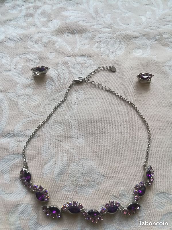 Collier et boucles d'oreilles (image 2)