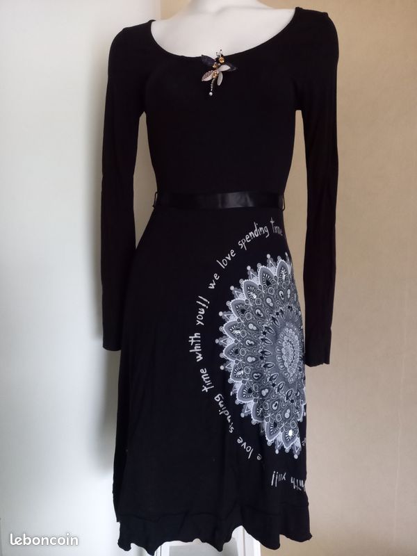 Robe Desigual Taille 38 - Occasion Très Bon état, Quasi Jamais Portée - Motif Multicolore