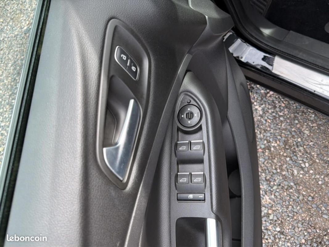 FORD KUGA 1.5 tdci 120 titanium 4x2 euro6.2 (image 17)