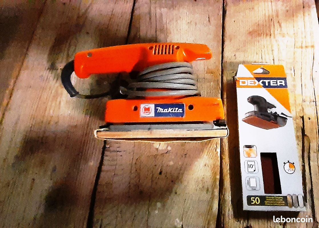 Lot PONCEUSE Makita + feuilles abrasives Neuves (image 2)