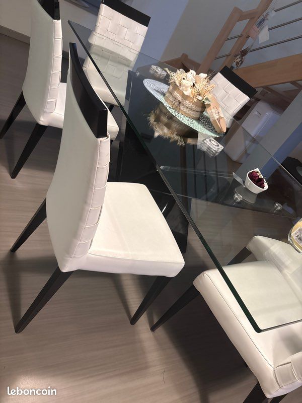 Table salle à manger et les six chaises (image 2)