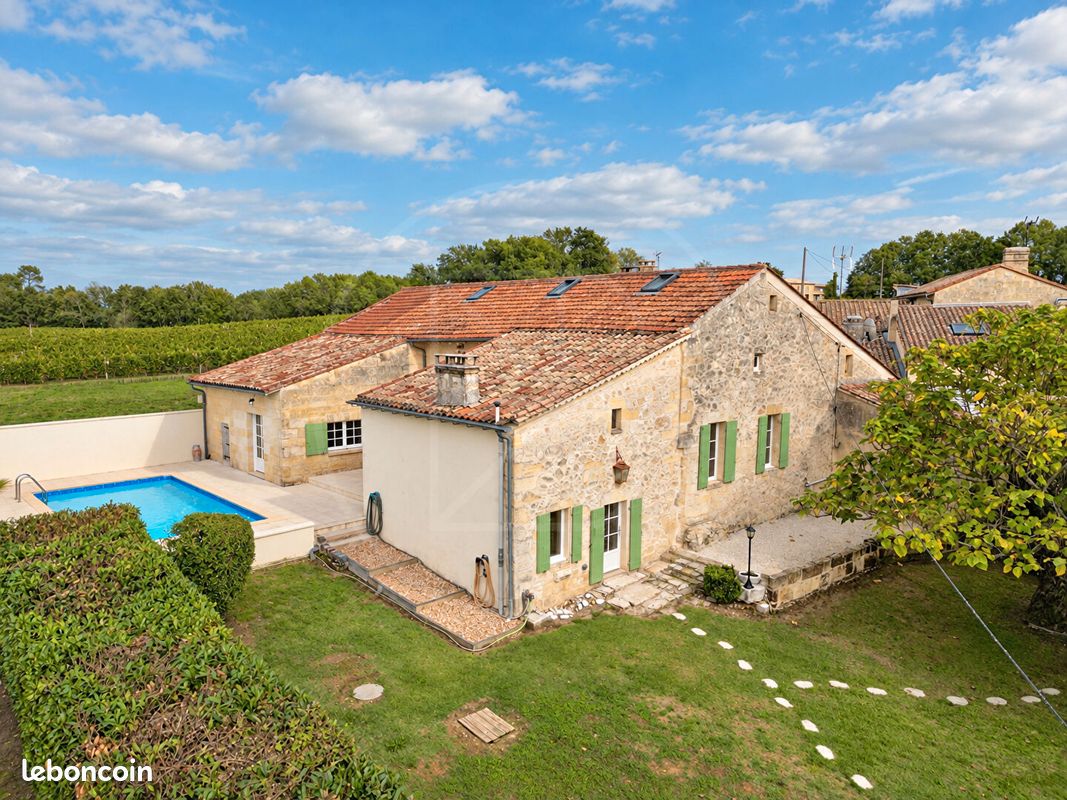 Maison 8 pièces 267 m² · à Lussac · 267 m² · 360 000 €