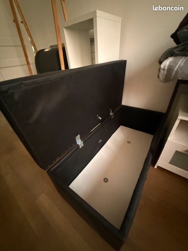 Banc coffre de rangement / Pouf noir (simili cuir) - Bon état (image 2)