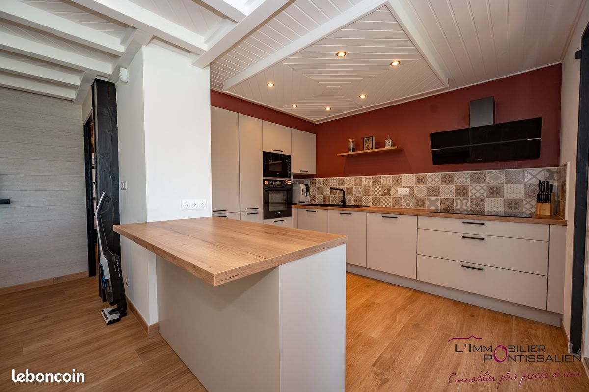 Maison 6 pièces 199 m² · à Chaffois · 199 m² · 450 000 €