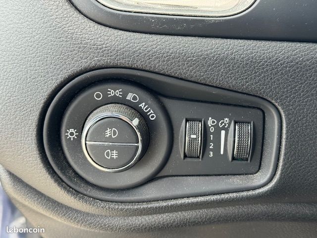 Jeep RENEGADE 1.5 TURBO T4 130CH MHEV LIMITED BVR7 (image 12)