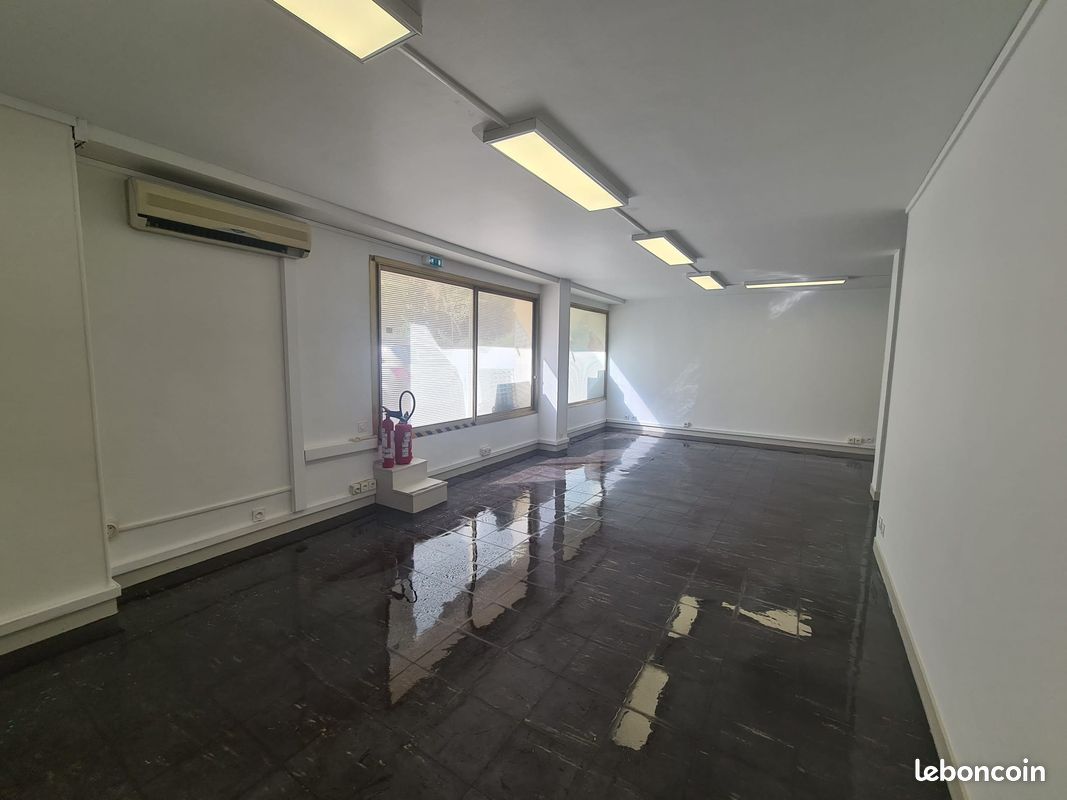 Local commercial 2 pièces 65 m² · à Salon-de-Provence · 65 m² · 150 000 €