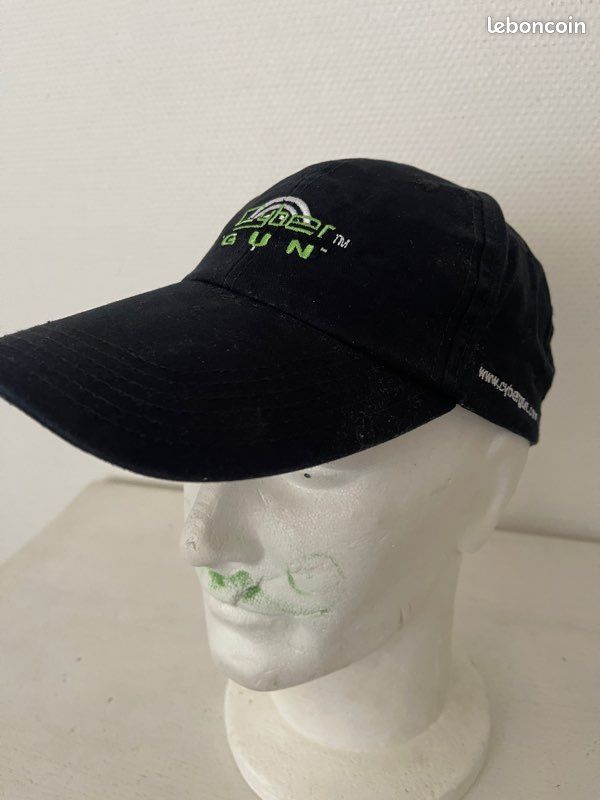 Casquette noire, cyber gun (image 1)