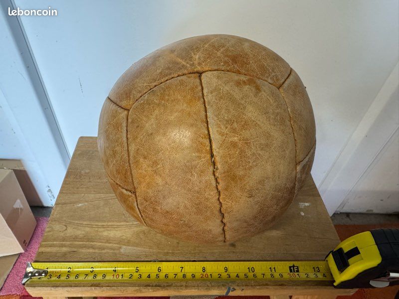 Ancien médecine ball cuir 2 à 5kg (fitness) - Sandales