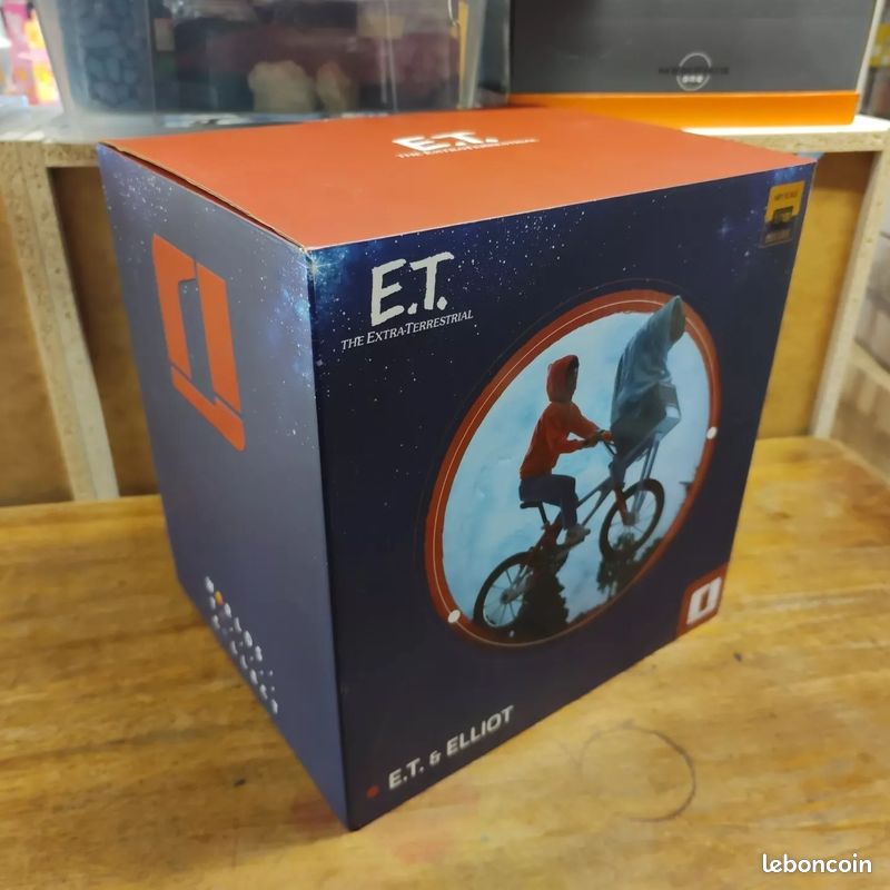 E.T. L'Extraterrestre Statua E.T. ed Elliot 24 Cm 1/10 Iron Studios