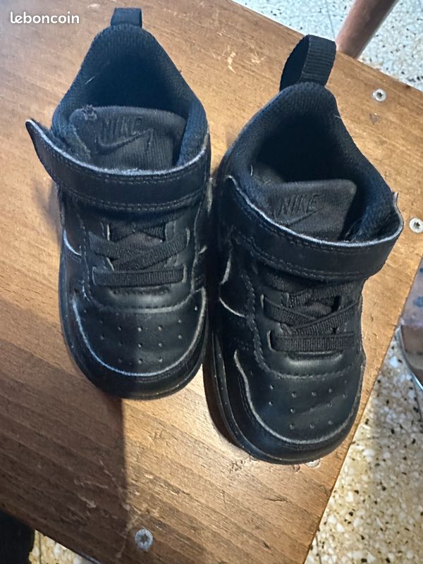 À vendre chaussure Nike taille 22 pour filles ou garçon (image 1)