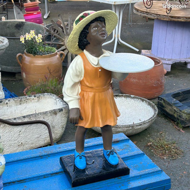 Statue sculpture d’une petite fille, tenant un plateau (image 1)